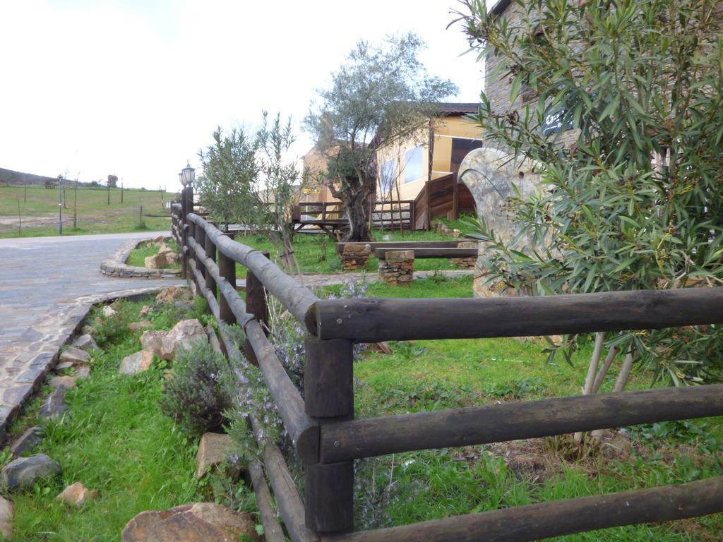 Casa Rural Al-Mofrag Y Apartamentos El Mirador De Monfraguee Villarreal de San Carlos Exterior foto